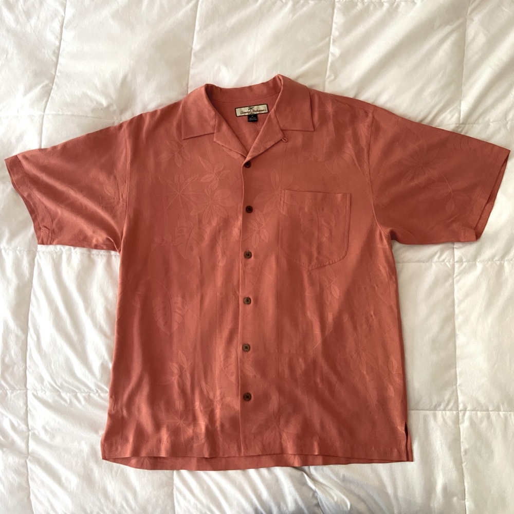 Men’s Tommy Bahama salmon/coral 100% Silk Textured Casual Button Up Shirt Size M